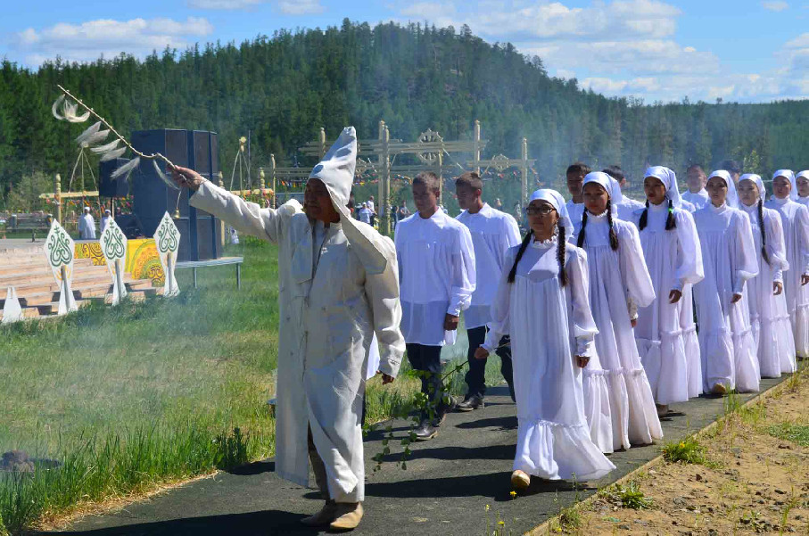Алгысчит идет