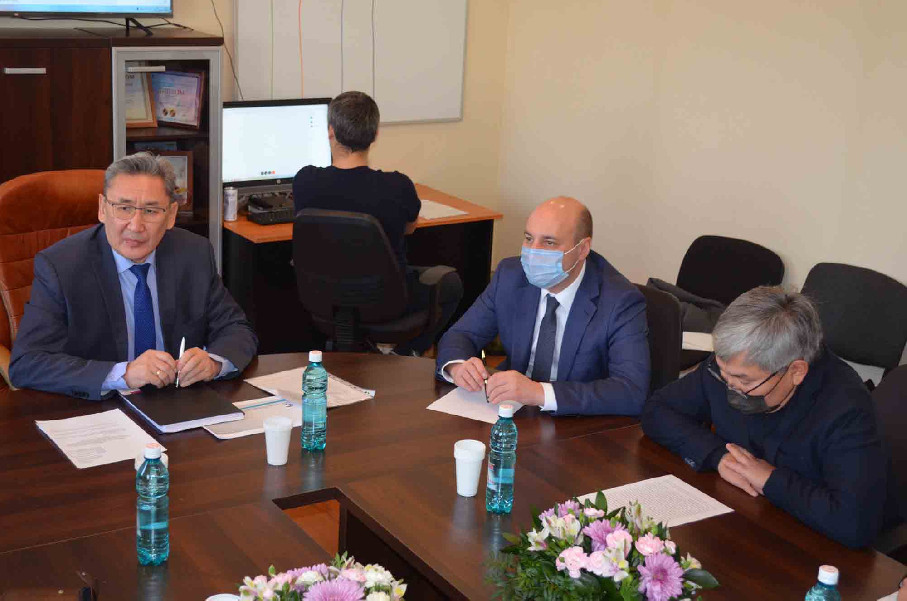 Слева направо зампред М.Никифоров А.Басыров А.Дьячковский