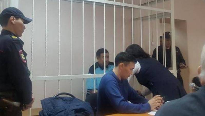 Уаров за решеткой