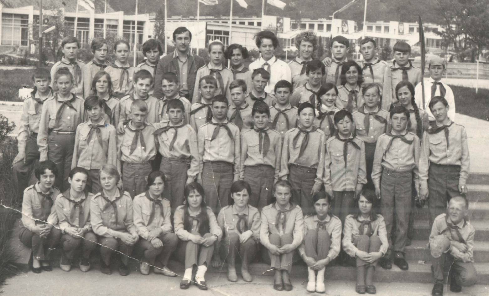 Иккис эрээккэ уцаттан уьус Афанасий Дьяконов уонна Эрик Борисов. Орленок 1976 сыл муус устар ый. 2