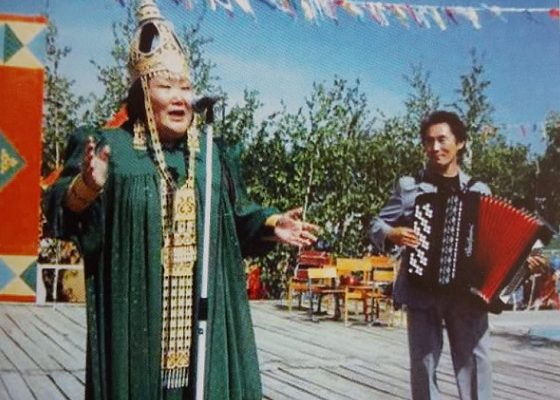Ыьыах Эдьиий Настаа толоруутугар