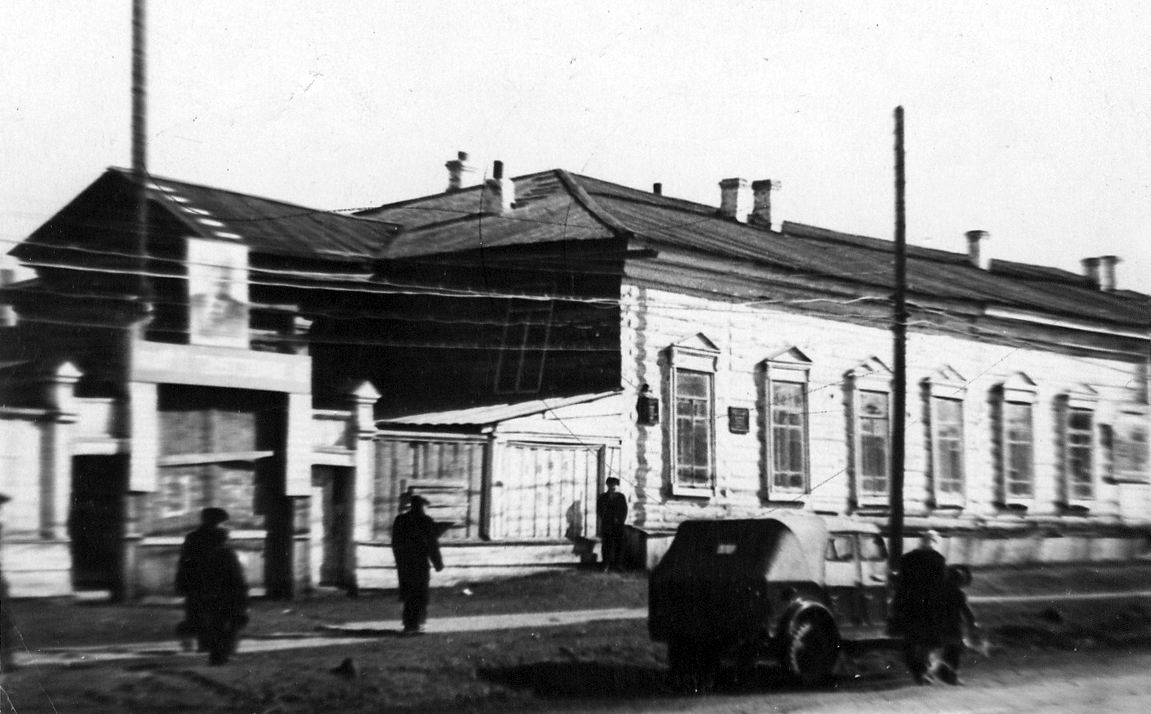 2. ОБЩИЙ ФОН Училище Залог оройуонугар үлэлии олорбут дьиэтэ